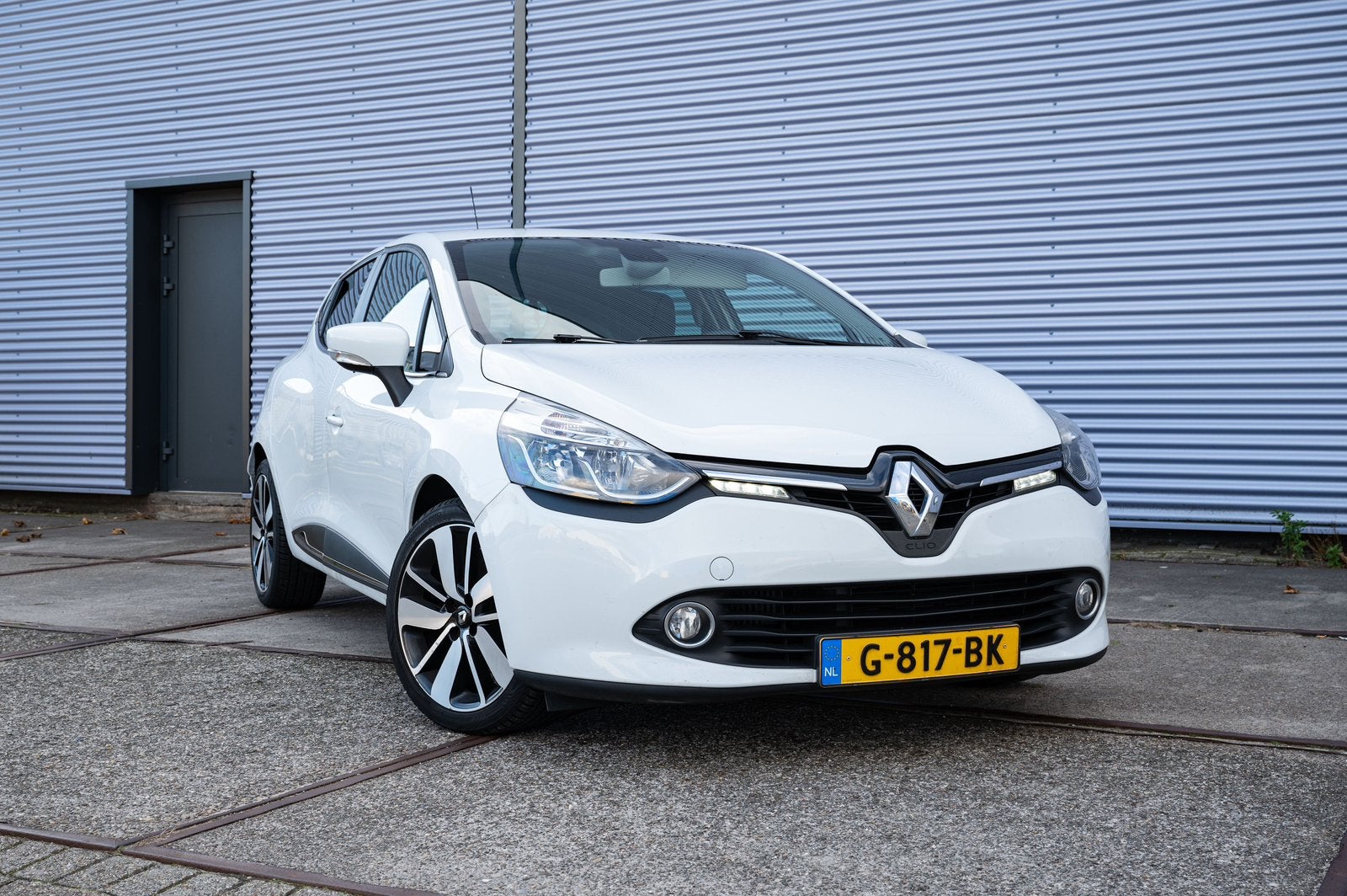Renault Clio 0.9 TCE 90 5D ECO 2016 Wit, Auto's, Renault, Voorwielaandrijving, 898 cc, Stof, 40 €/maand