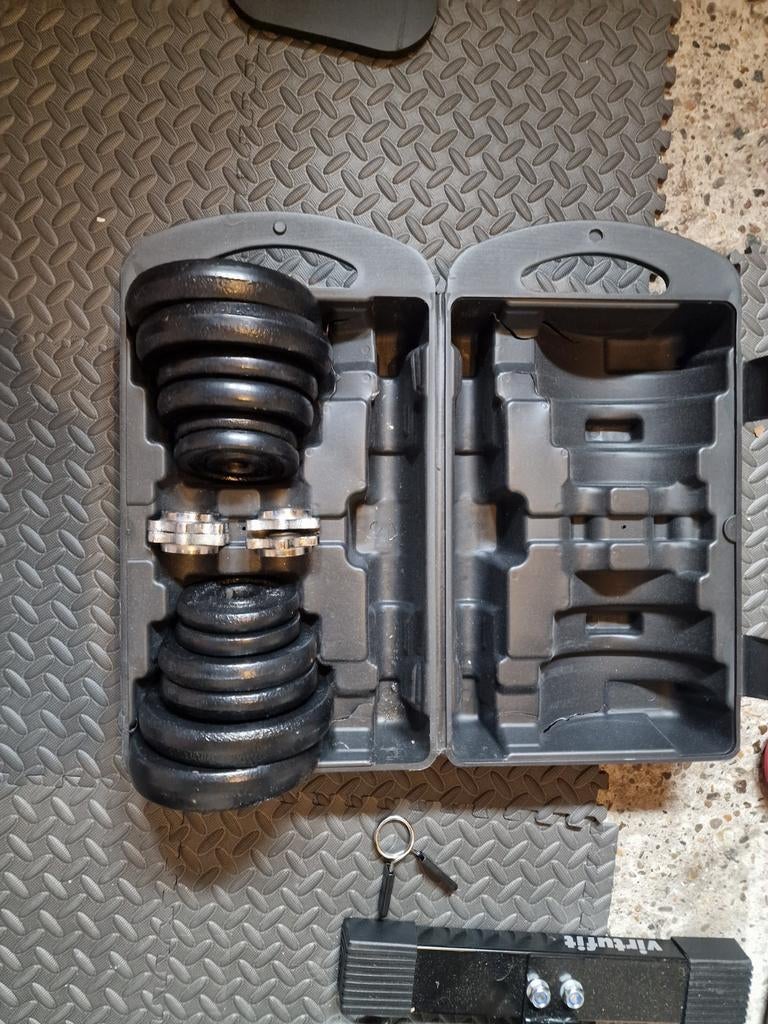 Dumbbellset 2x10kg met koffer - Zo goed als nieuw, Sport en Fitness, Fitnessmaterialen, Ophalen of Verzenden, Zo goed als nieuw