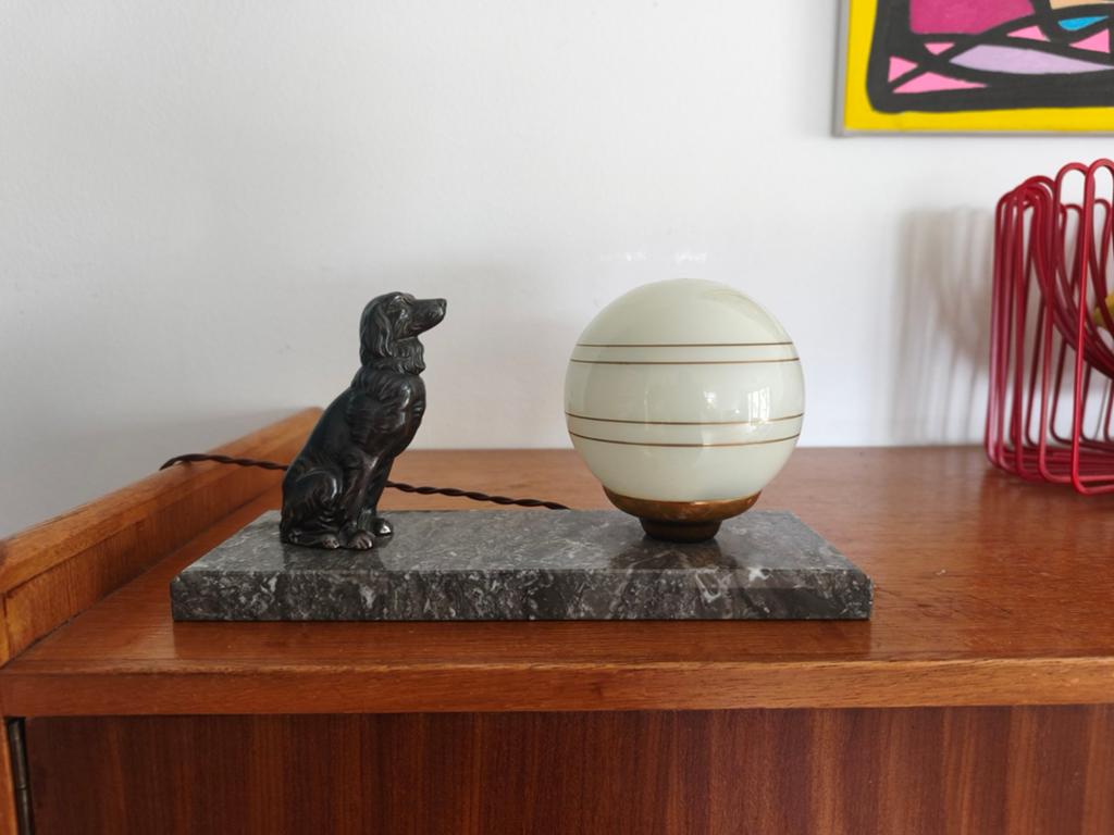 Art deco lamp met zittende hond, Ophalen of Verzenden