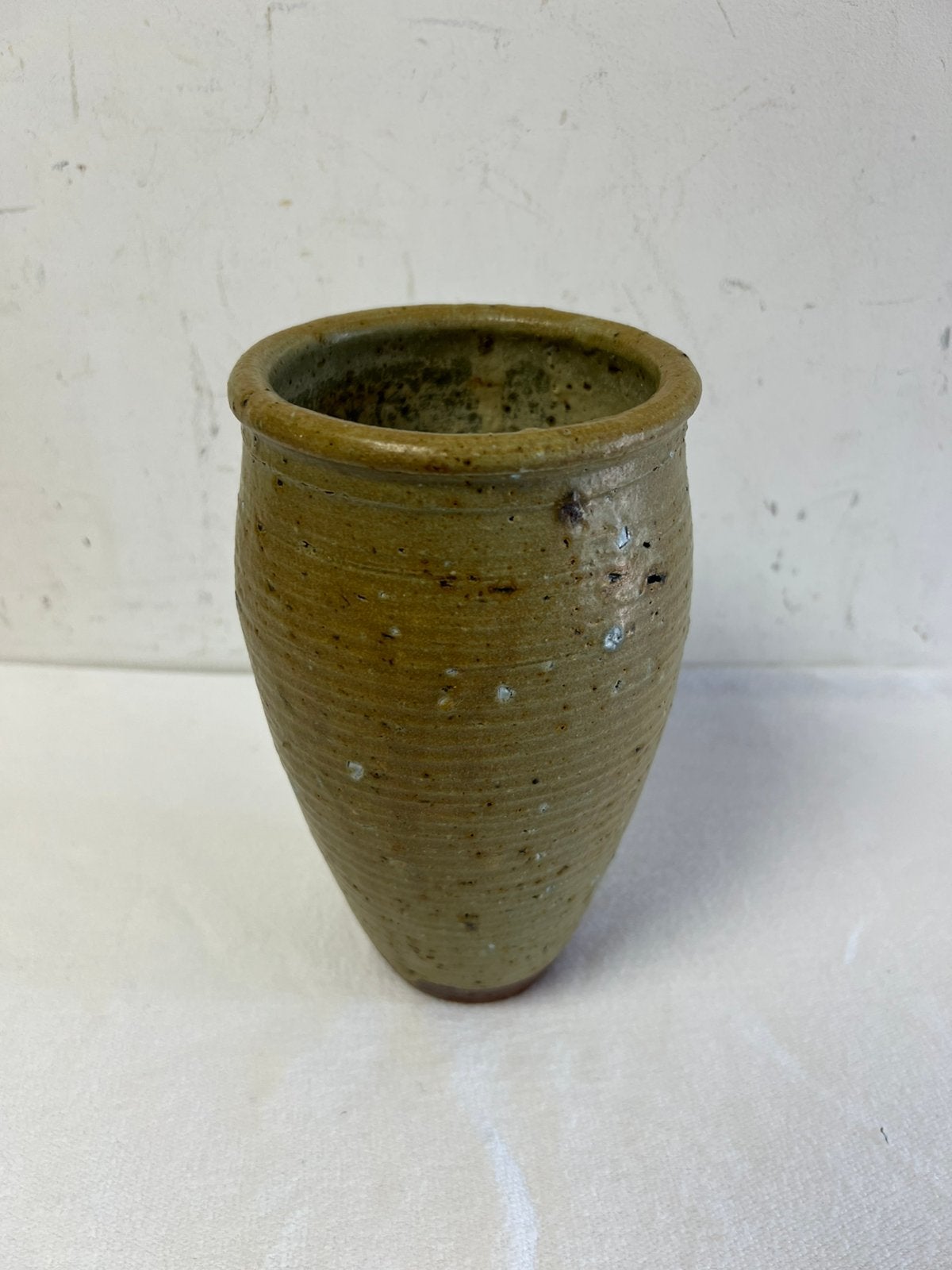 Te Koop : Vintage Bloempot Aardewerk Bloemen Vaas Pot, Rond, Binnen, Ophalen of Verzenden, Zo goed als nieuw