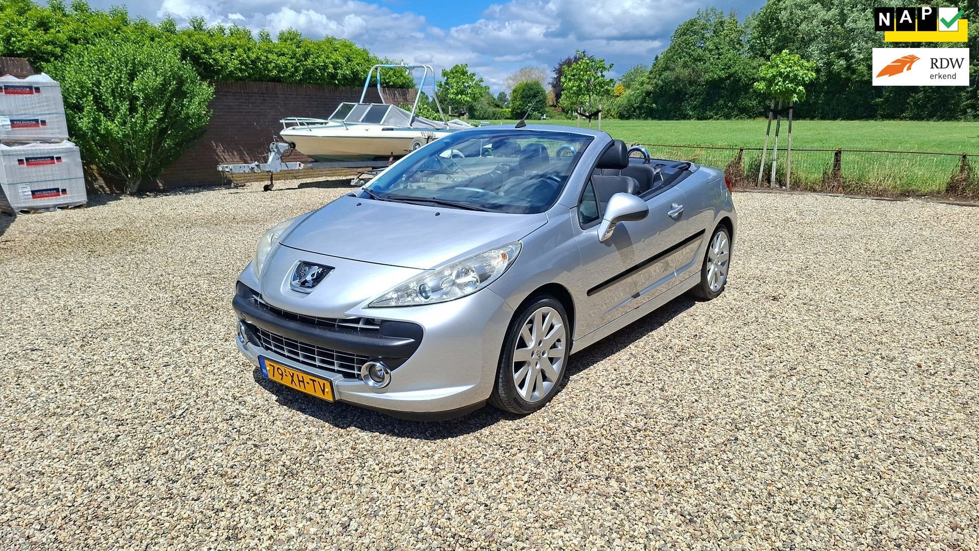 Peugeot 207 CC 1.6-16V T Féline >>LAGE ORIGINELE KMSTAND NI, Voorwielaandrijving, Automatische klimaatregeling, Gebruikt, Zwart