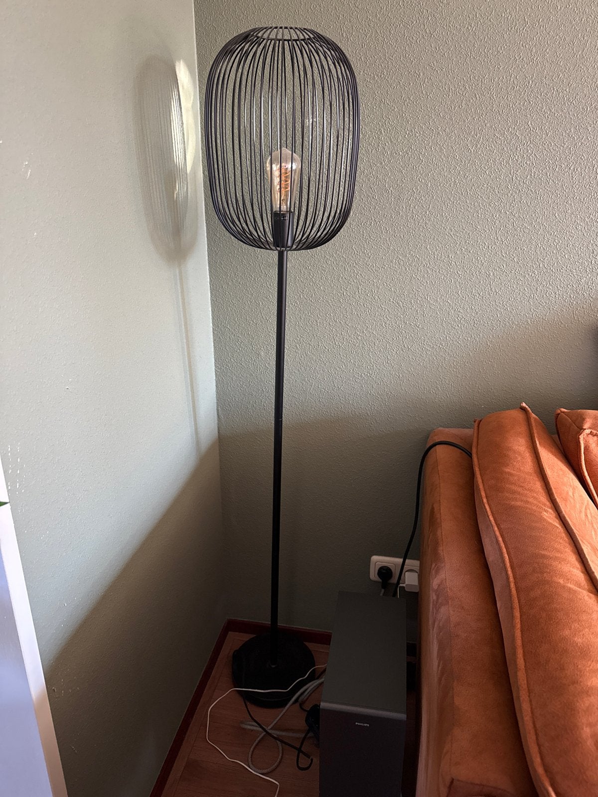 Zwarte staande lamp met draadkooi design, Ophalen, E27 (groot), Zo goed als nieuw, Metaal