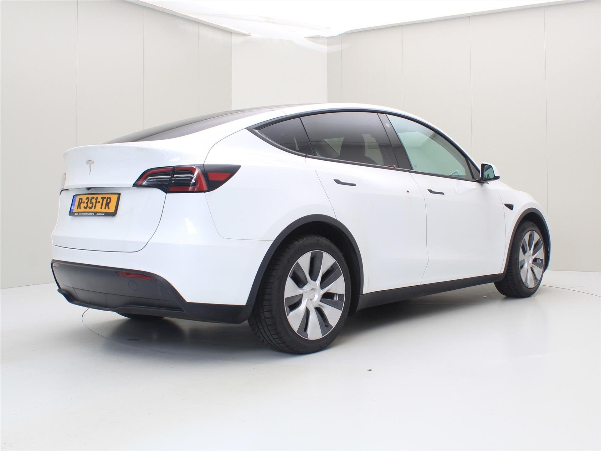 Tesla Model Y Standard RWD Plus 351pk [ LFP ACCU+AUTOPILOT+1, Auto's, Tesla, Automaat, Achterwielaandrijving, Gebruikt, Zwart