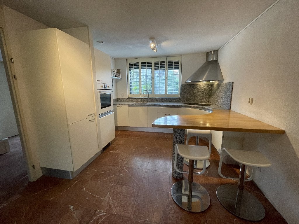 Keuken, greeploos, ronde vormen, uniek barblad, merk Effeti, Ophalen, Overige materialen, Hoekkeuken, Zo goed als nieuw
