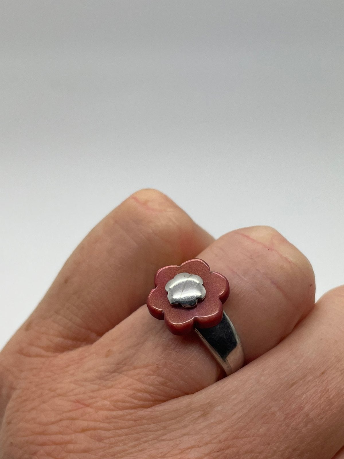 F954 Prachtige zilveren ring bloemmotief maat 16,75, Ophalen of Verzenden, Kleiner dan 17, X, Dame