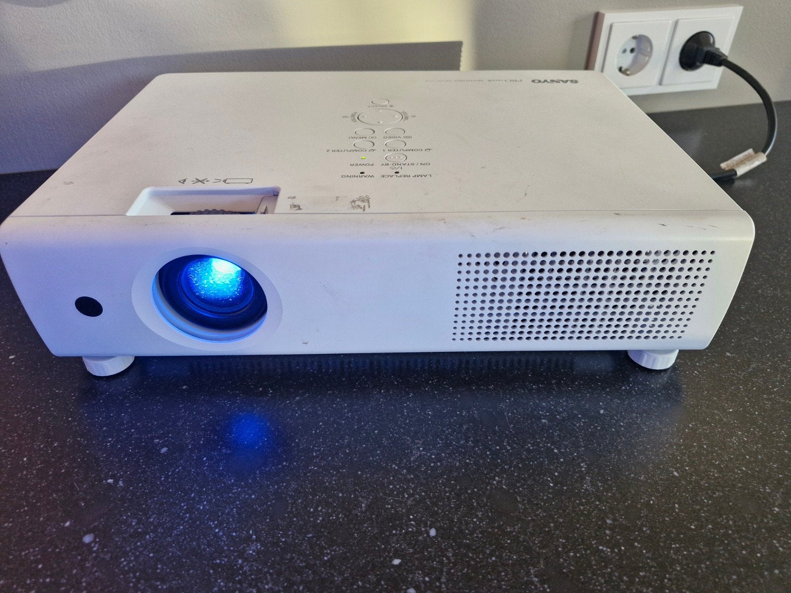 Beamer Sanyo PROxtraX multiverse projector, Ophalen of Verzenden, Gebruikt, Overige resoluties, Sanyo