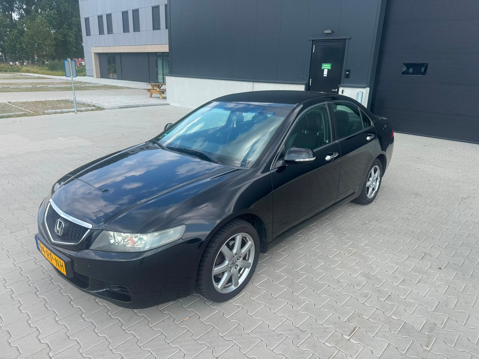 Honda Accord 2.0 I Sedan 2005 Zwart jaar apk, Auto's, Honda, 1998 cc, 4 cilinders, Zwart, Origineel Nederlands