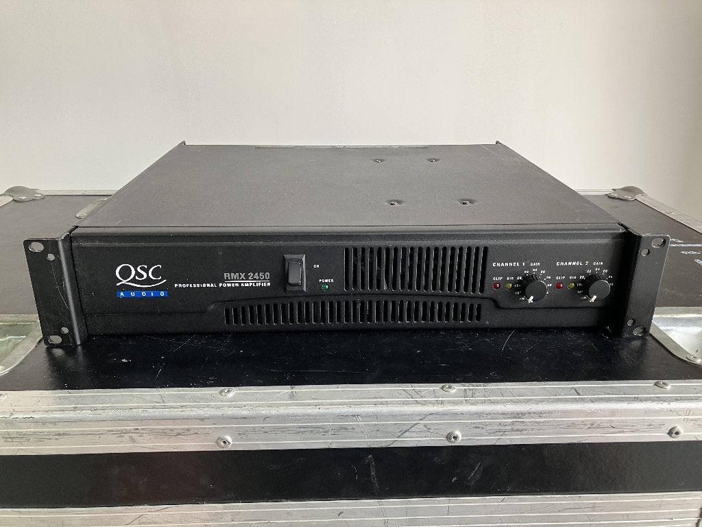 QSC RMX-2450 versterker 2x 650W aan 4 ohm, Ophalen of Verzenden, Zo goed als nieuw, Gitaar, 100 watt of meer