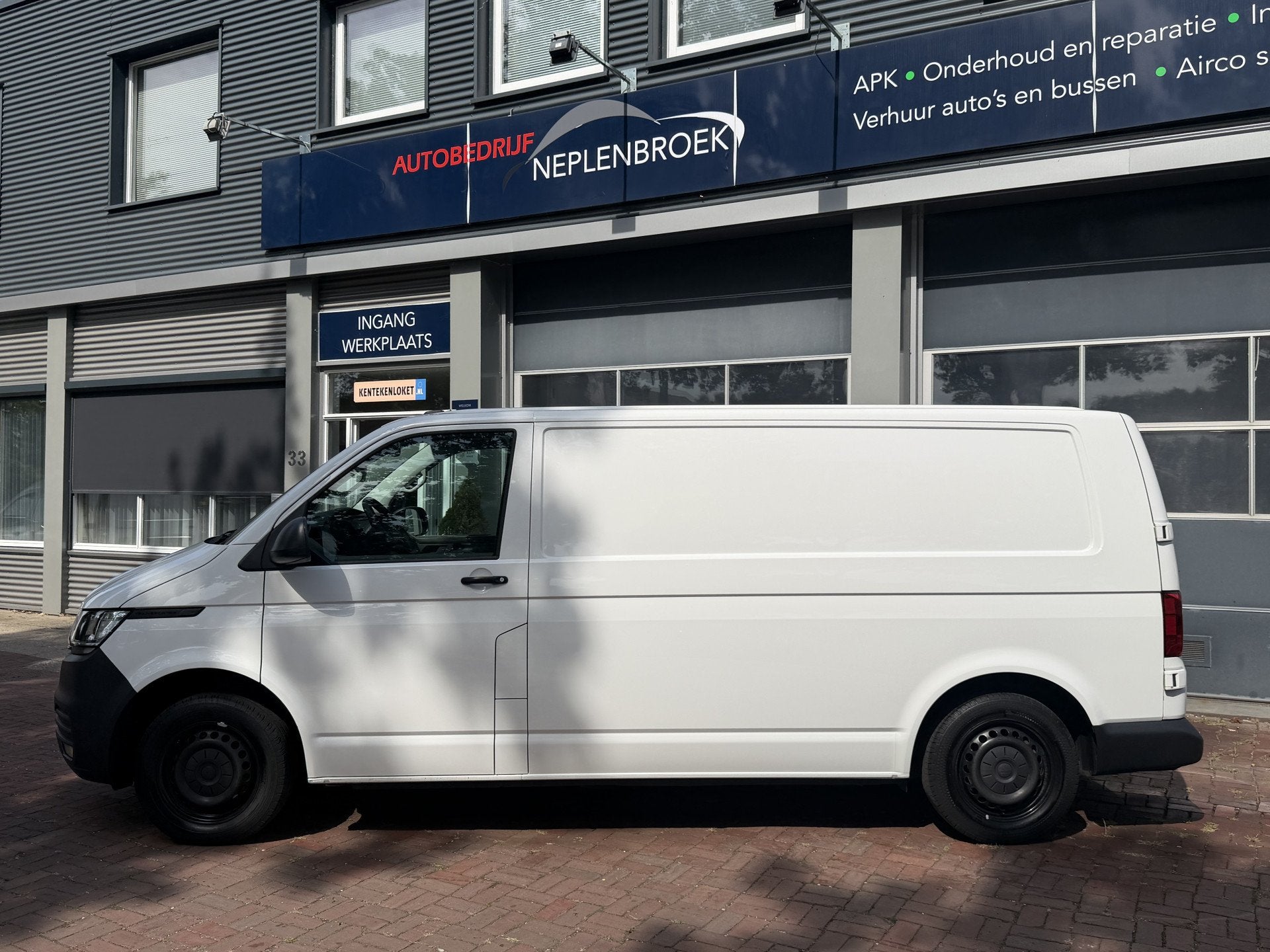 Volkswagen Transporter 2.0 TDI L2H3 28 (Bestel) | Trekhaak |, Voorwielaandrijving, Dealer onderhouden, Gebruikt, 4 cilinders