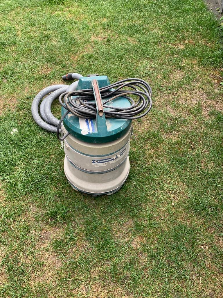 Makita bouwstofzuiger, met machine schakeling., Doe-het-zelf en Verbouw, Ophalen of Verzenden, Gebruikt