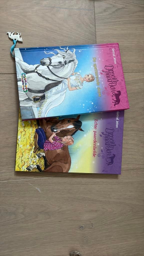 2 Droompaarden boeken, Ophalen of Verzenden, Zo goed als nieuw