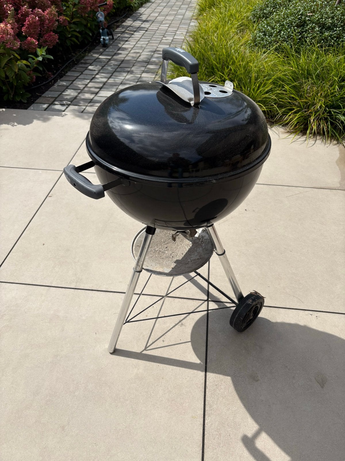Gebruikte Weber Compact Kettle houtskoolbarbecue, Ophalen, Gebruikt
