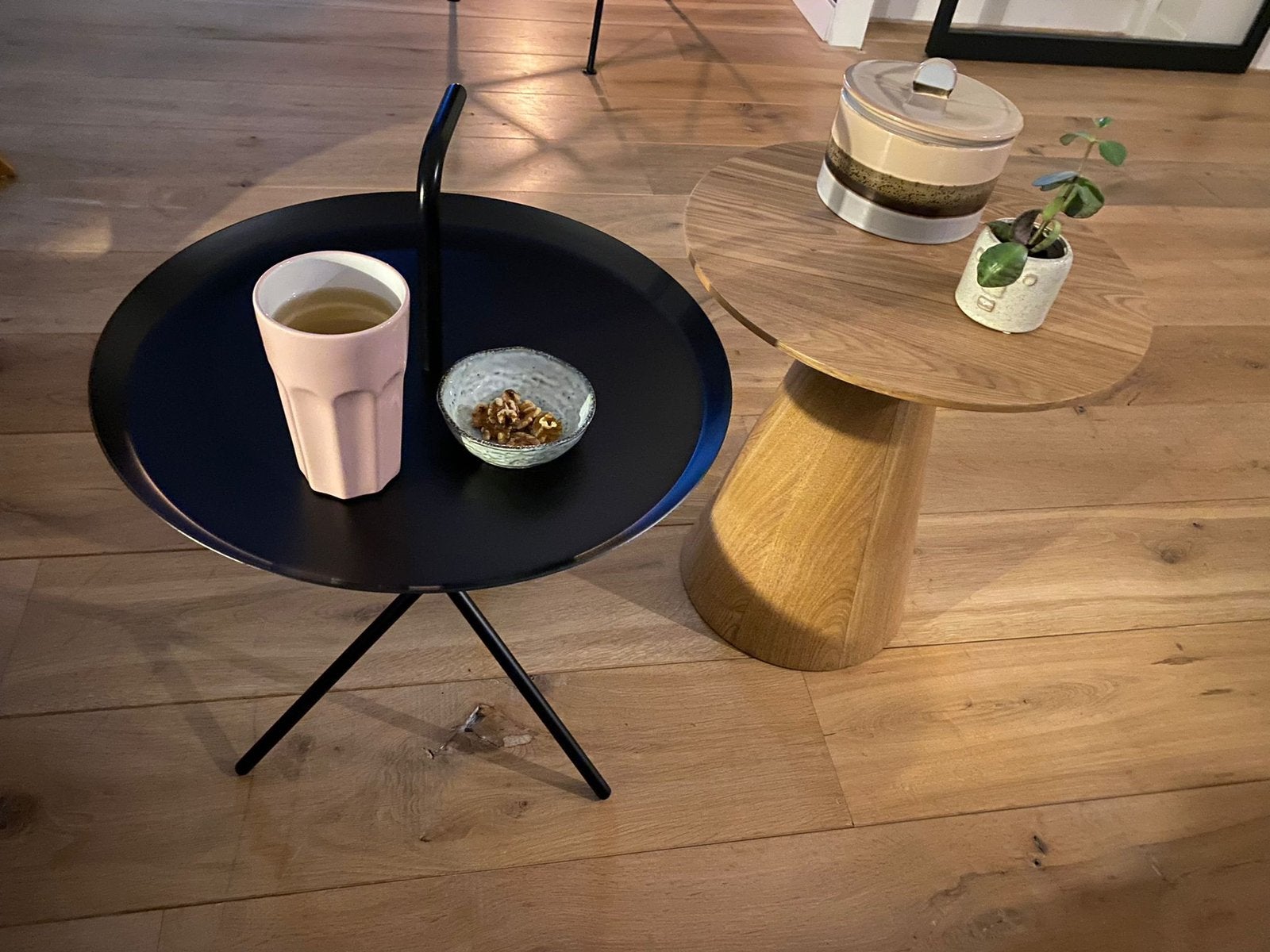HAY design bijzettafel zwart, Minder dan 55 cm, Metaal of Aluminium, Rond, Zo goed als nieuw