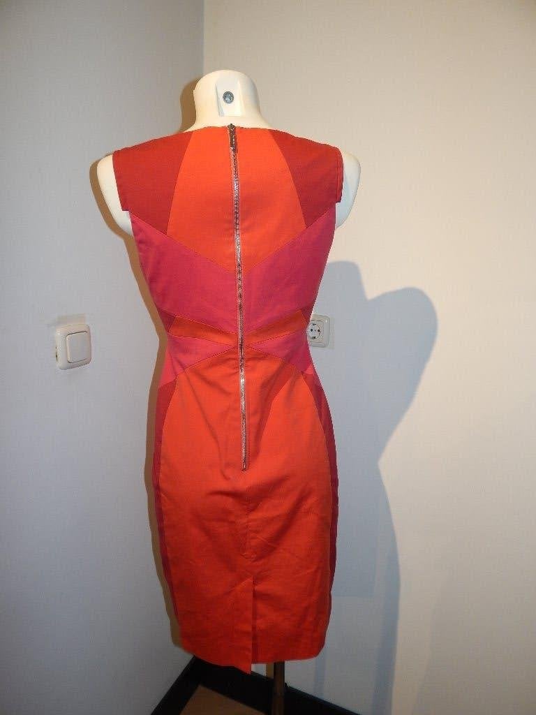 Karen Millen cocktail jurk mooi model pasvorm 2 tinten 38, Maat 38/40 (M), Karen Millen, Knielengte, Gedragen