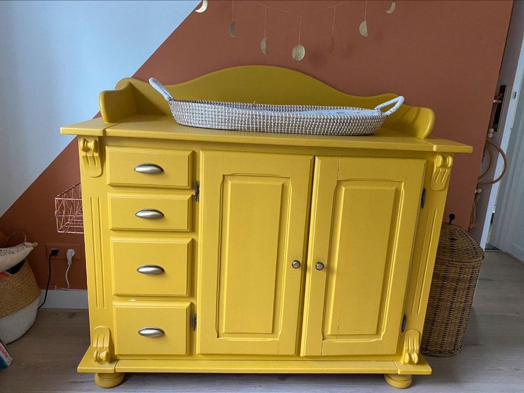 Commode okergeel