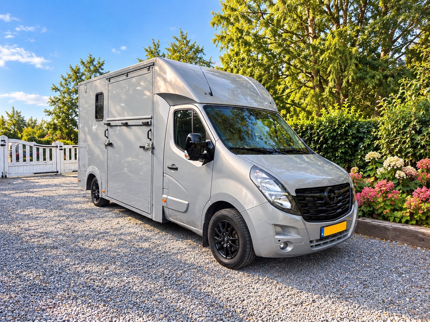 TE HUUR: Paarden vrachtwagen | Horsetruck - Noord-Nederland, Verhuiswagen of Bestelauto