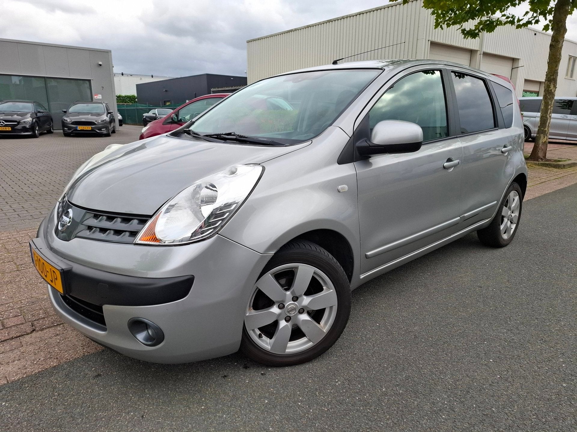 Nissan Note 1.6 Visia AUTOMAAT/KEYLESS/CLIMA!, Automatische klimaatregeling, Stof, Gebruikt, 4 cilinders