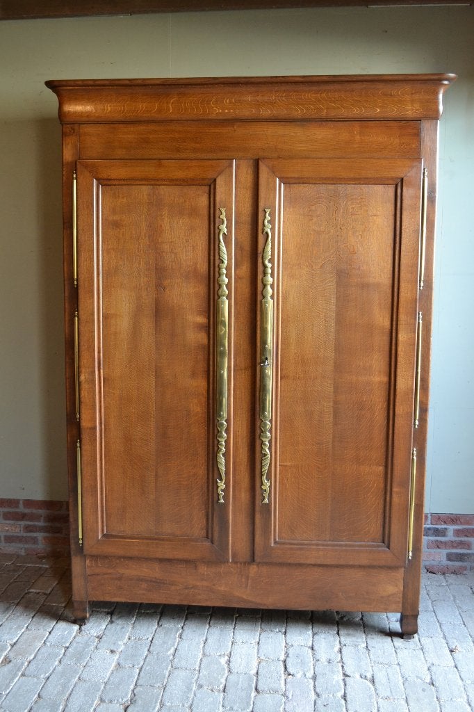 Prachtige strakke antieke eiken houten Louis Philippe kast.