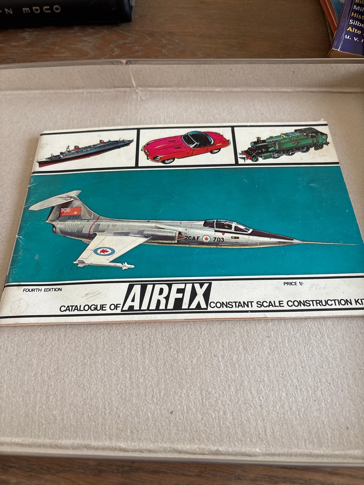 Airfix Catalogus Vierde Editie - Vliegtuigen en meer, Overige merken, 1:72 tot 1:144, Gebruikt, Ophalen of Verzenden