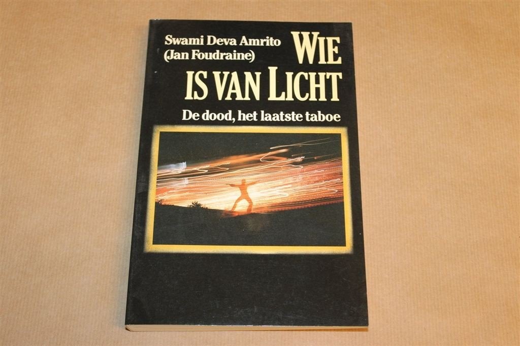 Wie is van Licht — De Dood als Laatste Taboe, Amrito, Ophalen of Verzenden, Gelezen, Overige onderwerpen, Achtergrond en Informatie