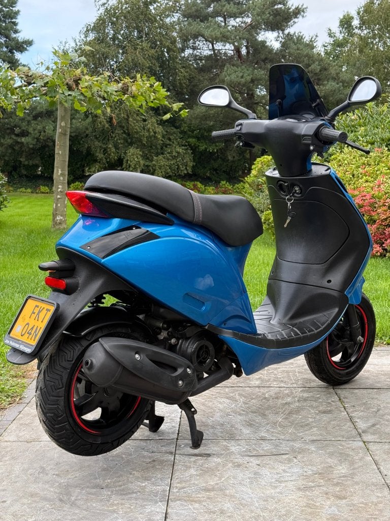 ⭐️Piaggio zip 2022 Brom Custom 6238 Km UNIEK⭐️, Fietsen en Brommers, Niet ingevuld, Niet ingevuld, Niet ingevuld