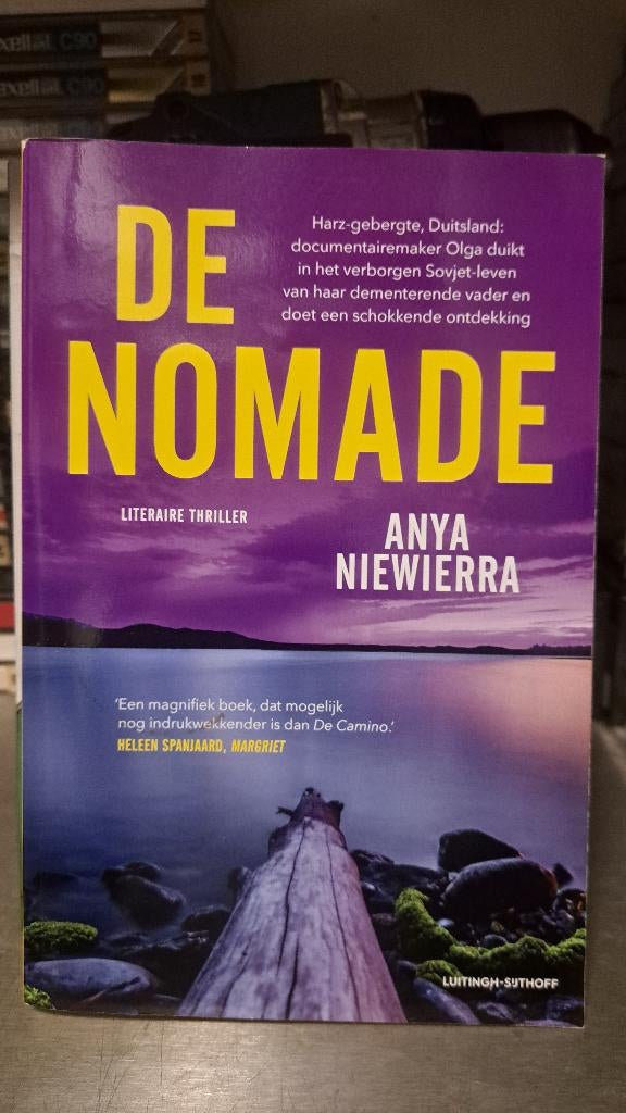 Anya Niewierra-De Nomade (Z262-146), Boeken, Thrillers, Ophalen of Verzenden, Zo goed als nieuw