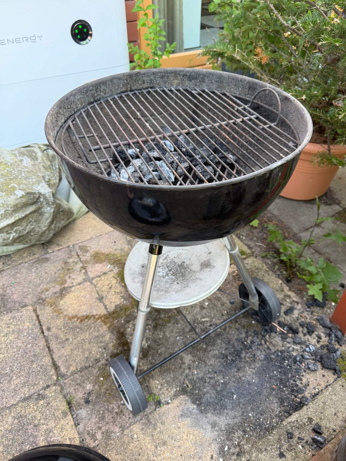 Weber barbecue met hoes en brikettenstarter, Ophalen, Gebruikt, Met accessoires