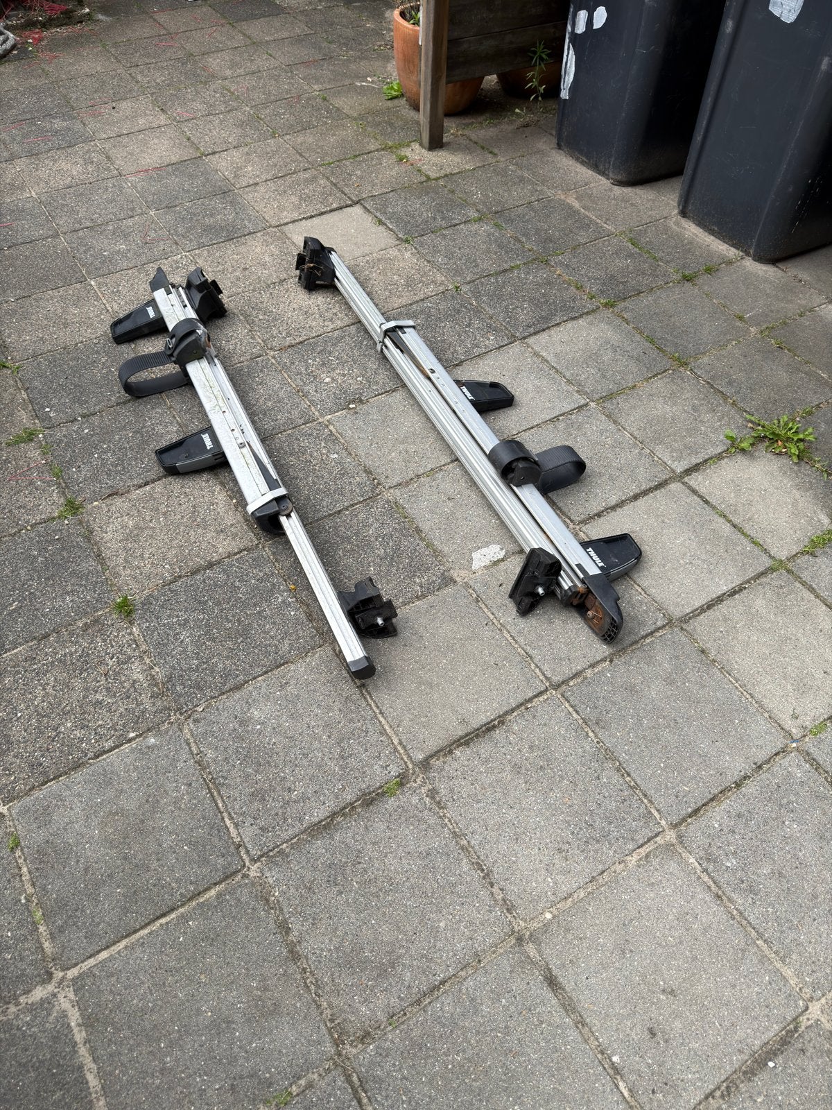 Thule Dakdragerset: ProBar Evo, Evo Flush Rail, Roller XT M, Ophalen, Gebruikt
