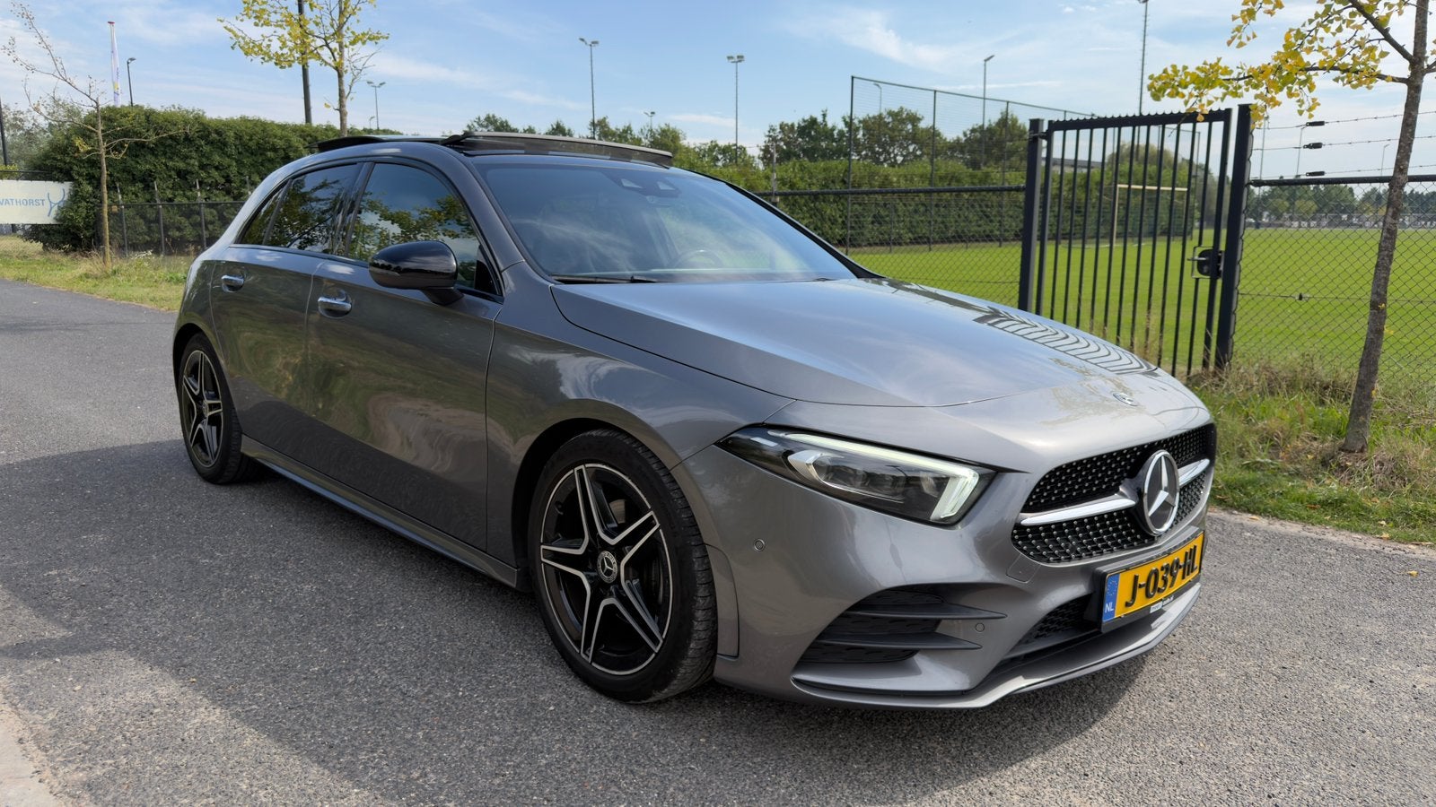 Mercedes-Benz A-Klasse A 180 AMG | Pano | Sfeer | Matrix LED, Dealer onderhouden, 136 pk, 4 cilinders, Parkeerassistent