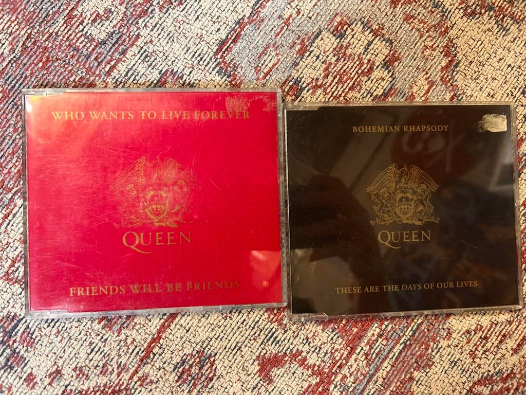 Queen Who Wants to Live Forever en Bohemian Rhapsody CD sing, Ophalen of Verzenden, Zo goed als nieuw, Pop