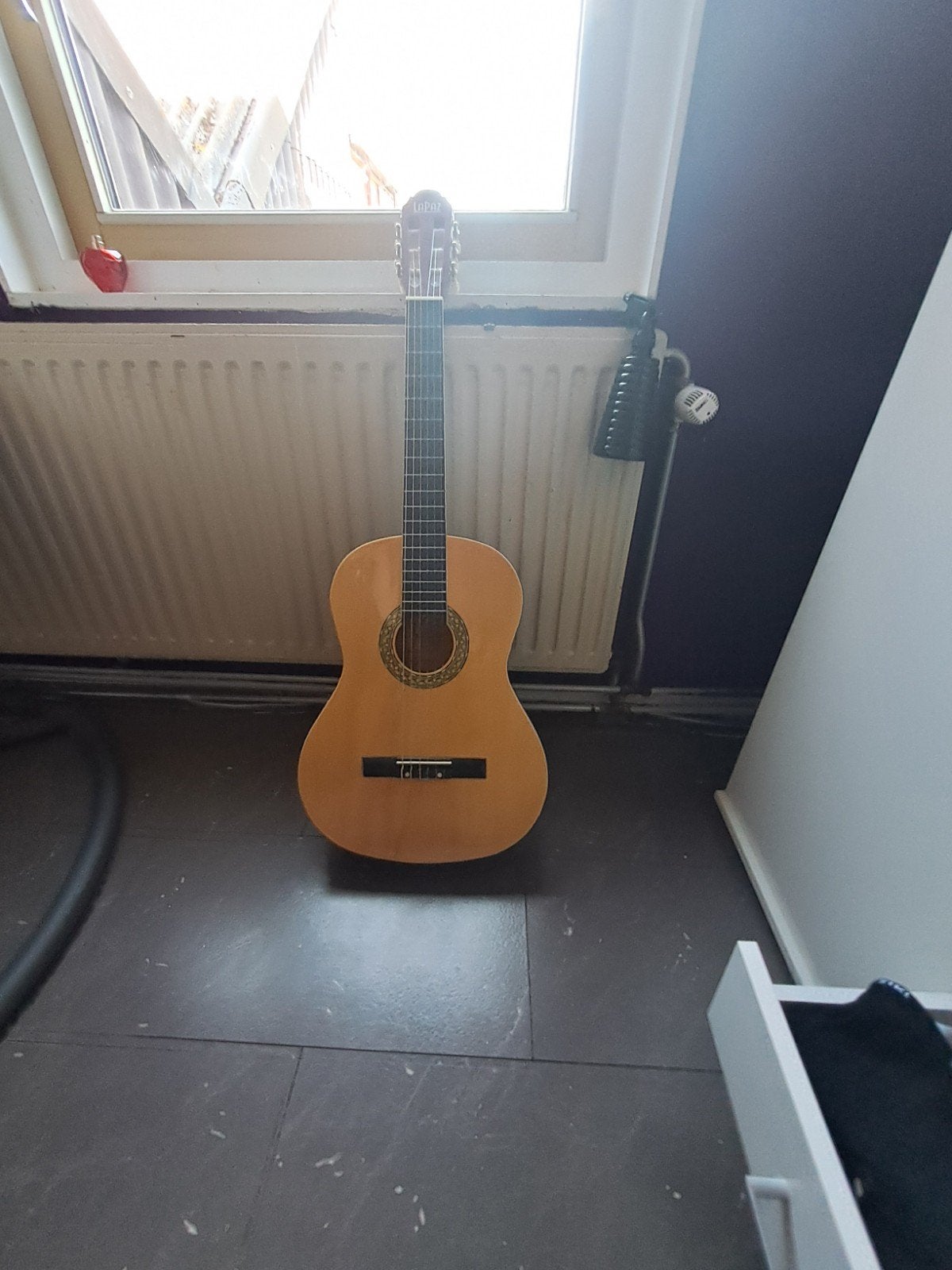 Guitar, Muziek en Instrumenten, Snaarinstrumenten | Gitaren | Bas, Ophalen of Verzenden, Nieuw, Akoestisch, 6-snarig
