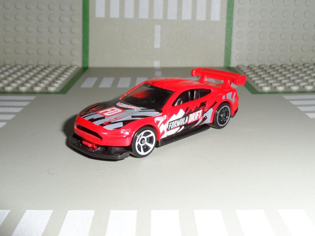 Hot Wheels - Custom '18 Ford Mustang GT (rood) 1:64, Ophalen of Verzenden, Nieuw, Auto