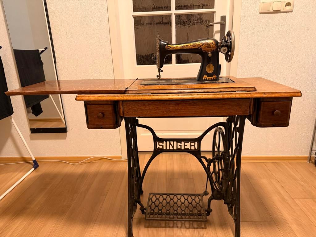 Antieke Singer naaimachine 1927 met Sphinx decoraties, Ophalen
