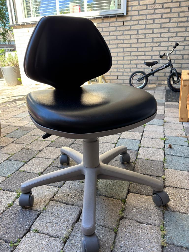 Zwarte bureaustoel met wielen - Comfortabel en verstelbaar, Ophalen, Gebruikt, Zwart, Bureaustoel