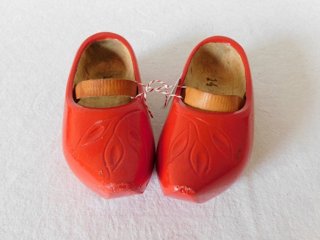 Vintage houten klompjes, maat 14, in rood met leren bandje,, Verzamelen, Retro, Ophalen of Verzenden, Overige typen
