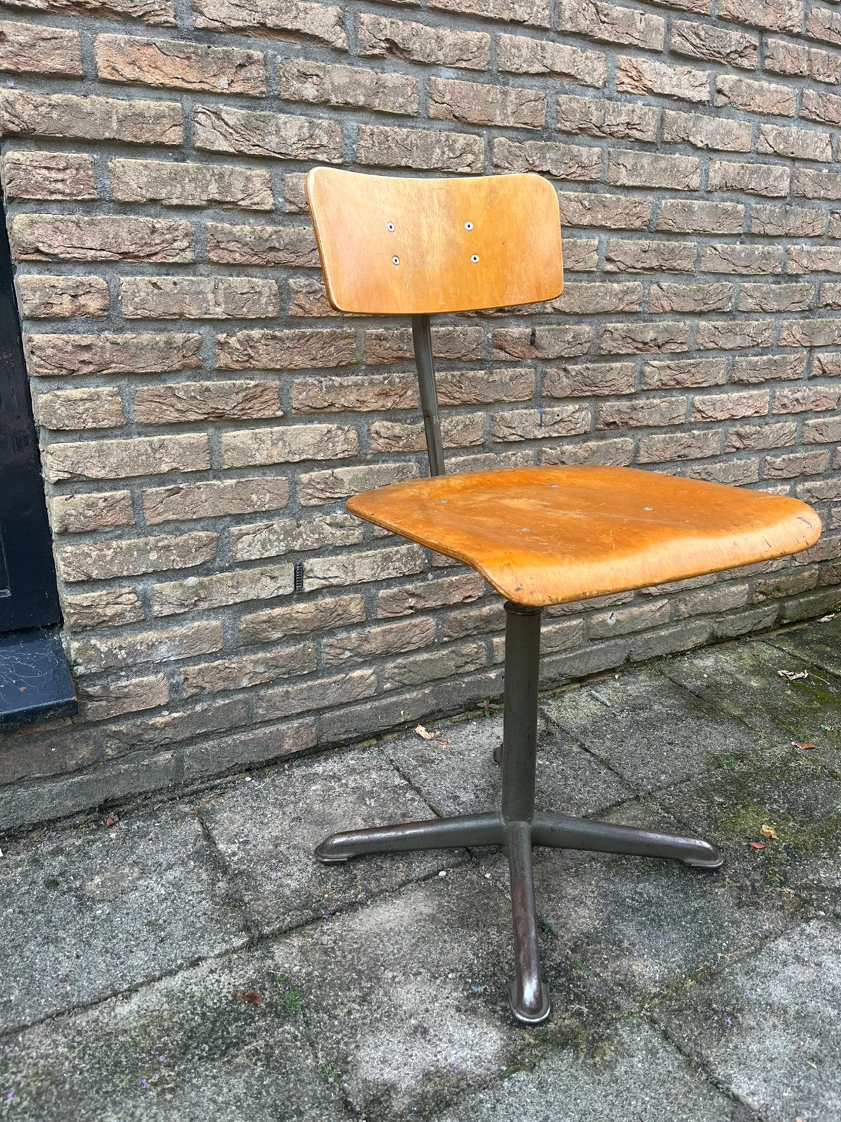 Vintage stoel in de stijl van Ahrend De Cirkel/Friso Kramer, Ophalen of Verzenden, Gebruikt, Bruin