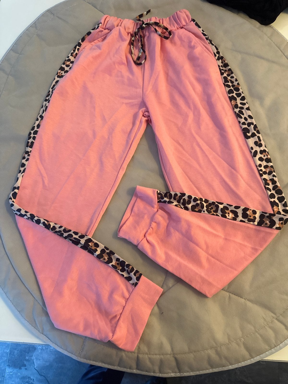 Roze joggingbroek met luipaardprint strepen, Maat 38/40 (M), Ophalen of Verzenden, Zo goed als nieuw, Roze