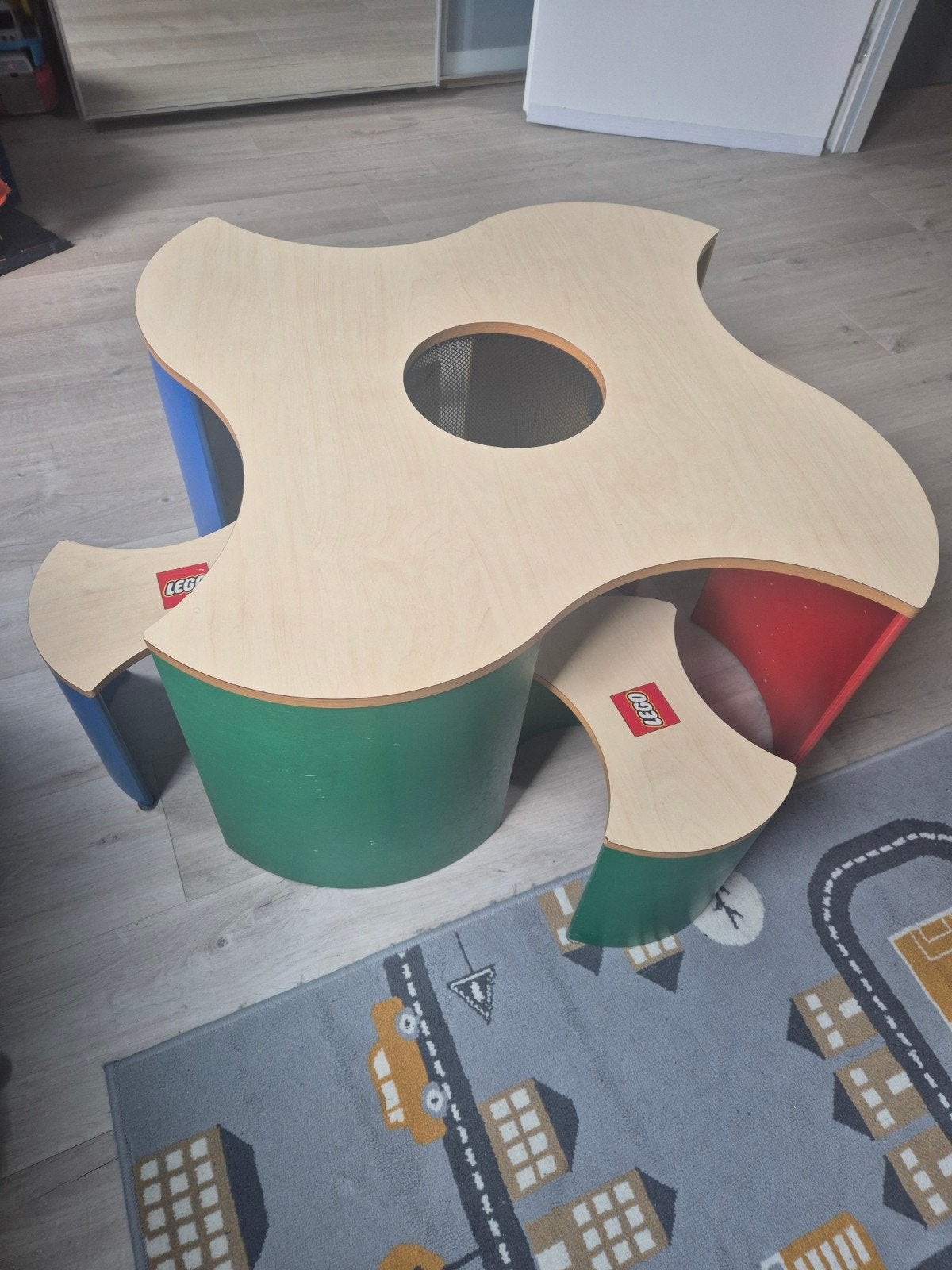 Originele legotafel met 4 krukken, Ophalen