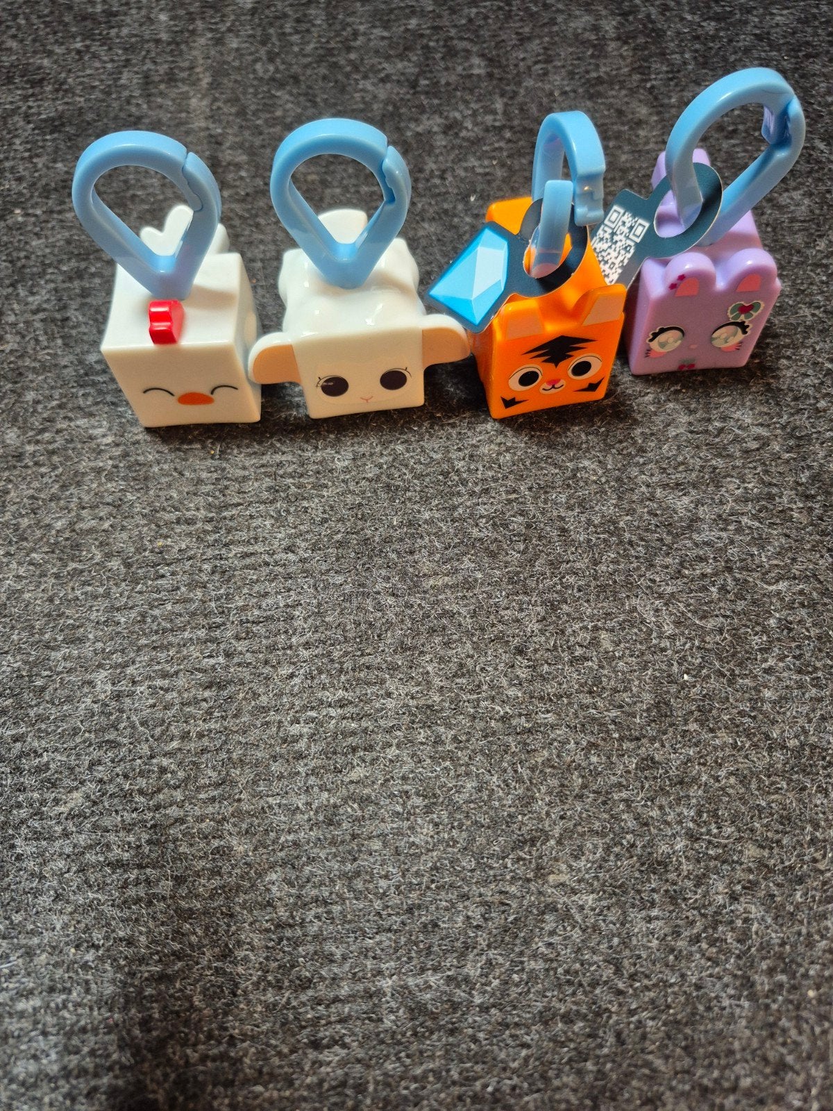 4 roblox pet simulator hangers mc donalds happy meal, Verzamelen, Poppetjes en Figuurtjes, Ophalen of Verzenden