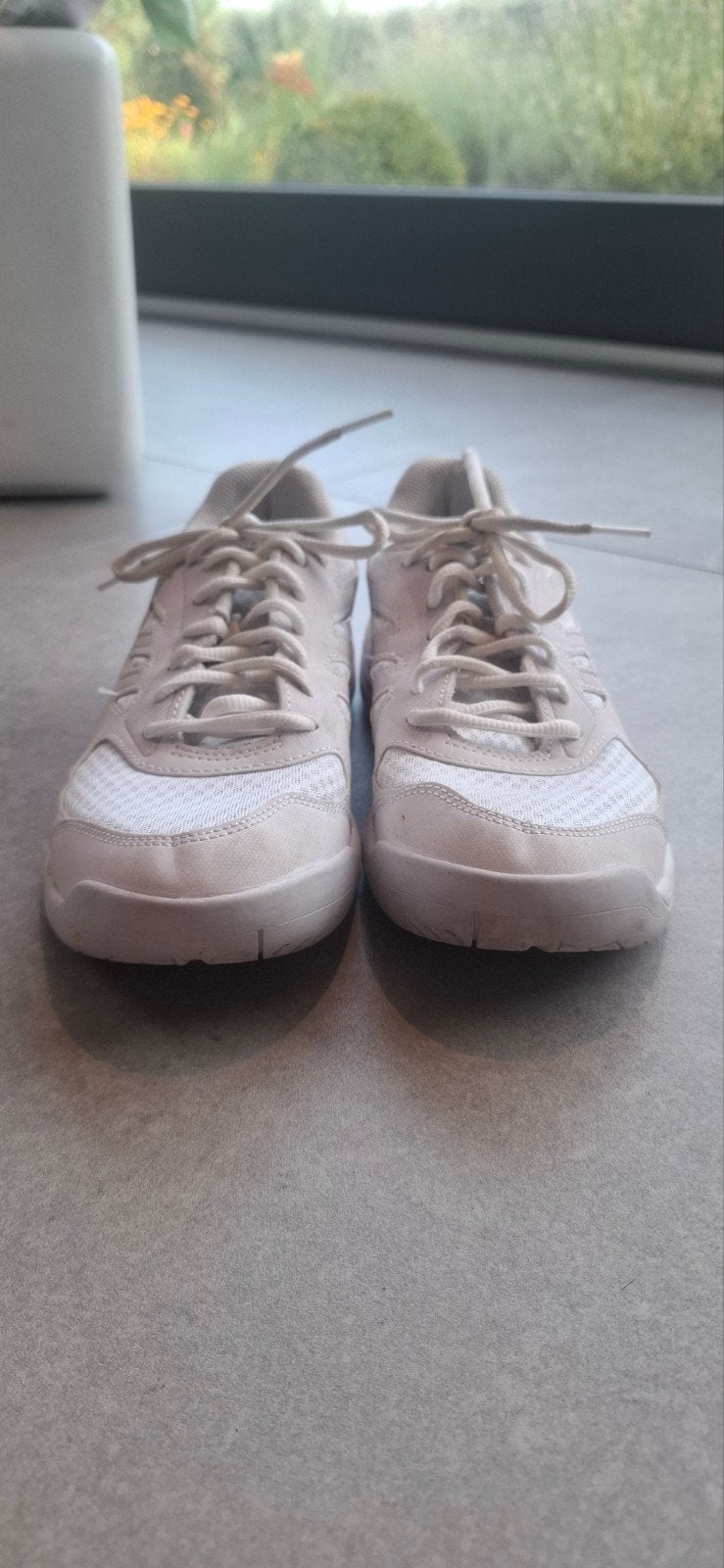 Witte Asics Upcourt indoorschoenen maat 40, Ophalen of Verzenden, Gedragen, Asics, Wit