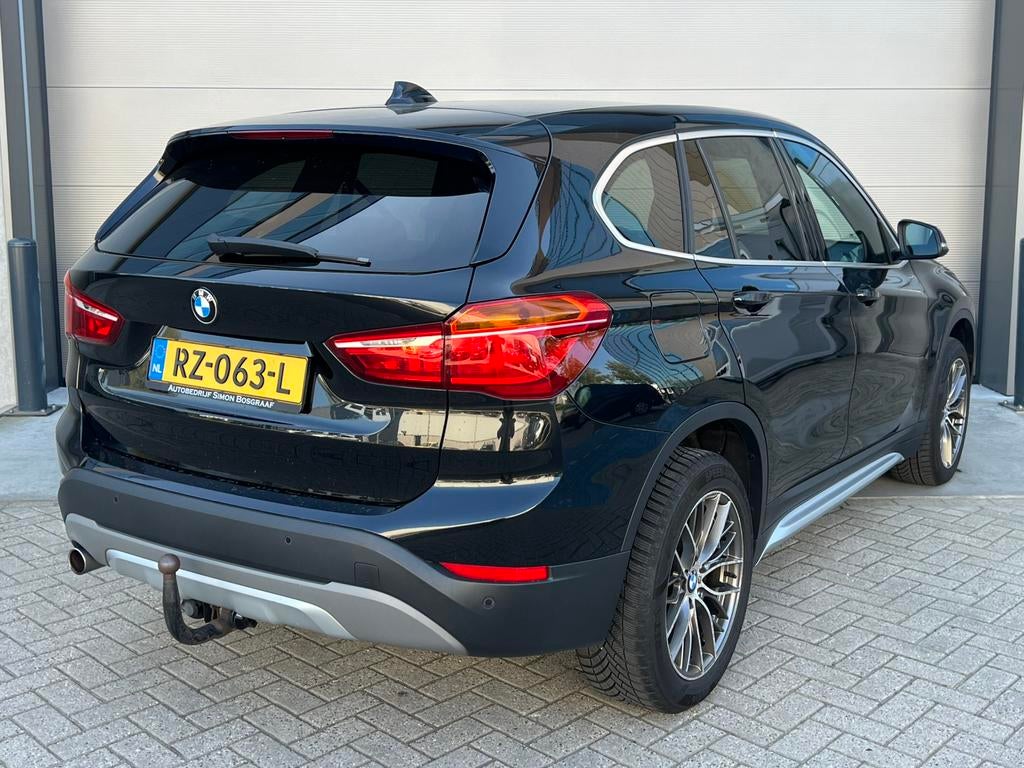 Zwarte BMW X1 sDrive 18D SUV M-Pakket 150PK/Apk/Navi/Leer!, X1, Achterwielaandrijving, Zwart, 4 cilinders