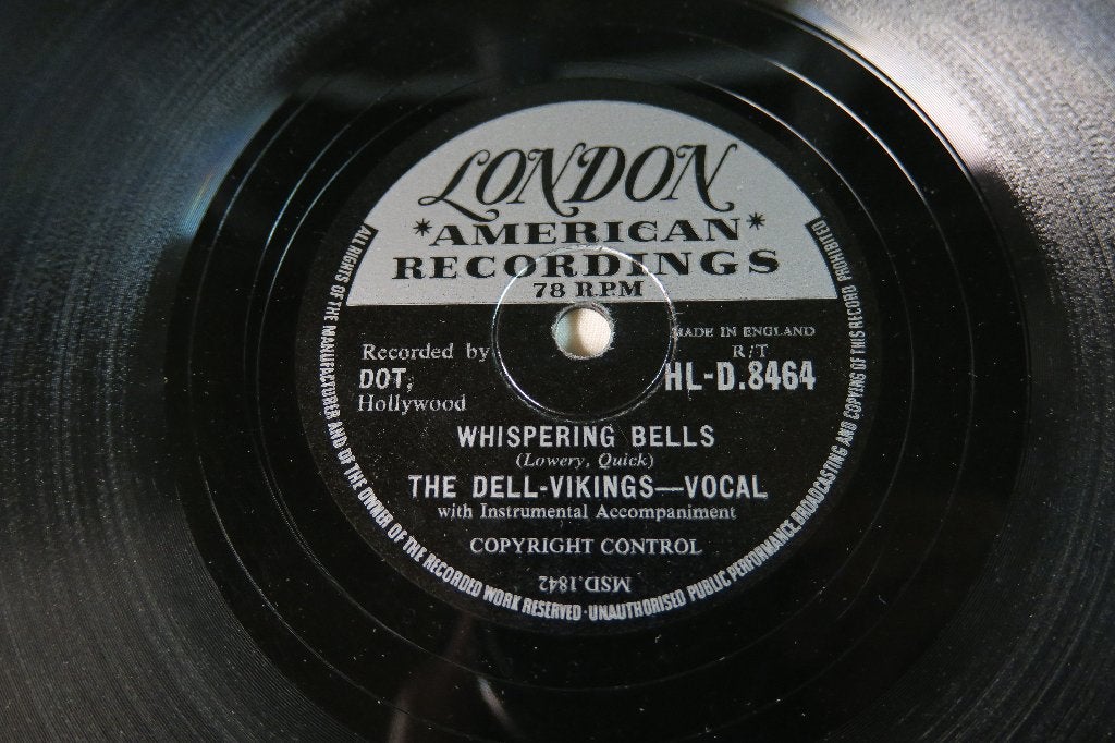 The Dell-Vikings Whispering bells 78 toeren 78rpm rpm kerst, Gebruikt, 10 inch, Ophalen of Verzenden, Overige typen