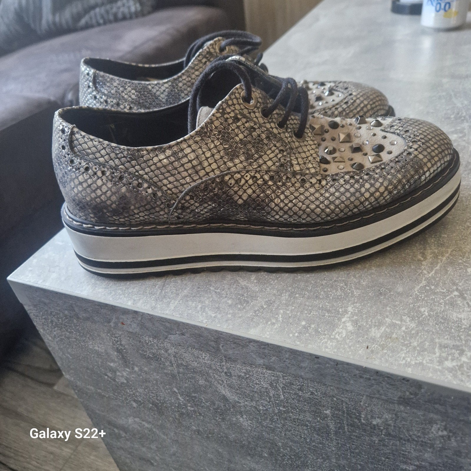 Marc Cain slangprint schoenen met studs - Maat 37, Marc Cain, Overige kleuren, Ophalen of Verzenden, Sneakers of Gympen