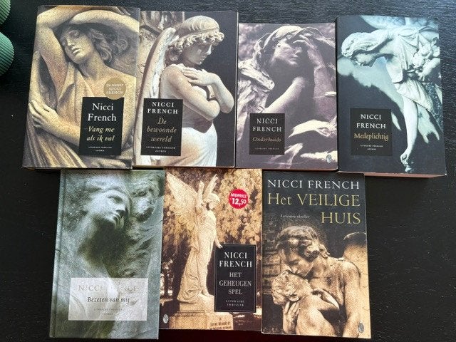 Nicci French 5 x paperback & 2 x hardcover, Ophalen of Verzenden, Gelezen