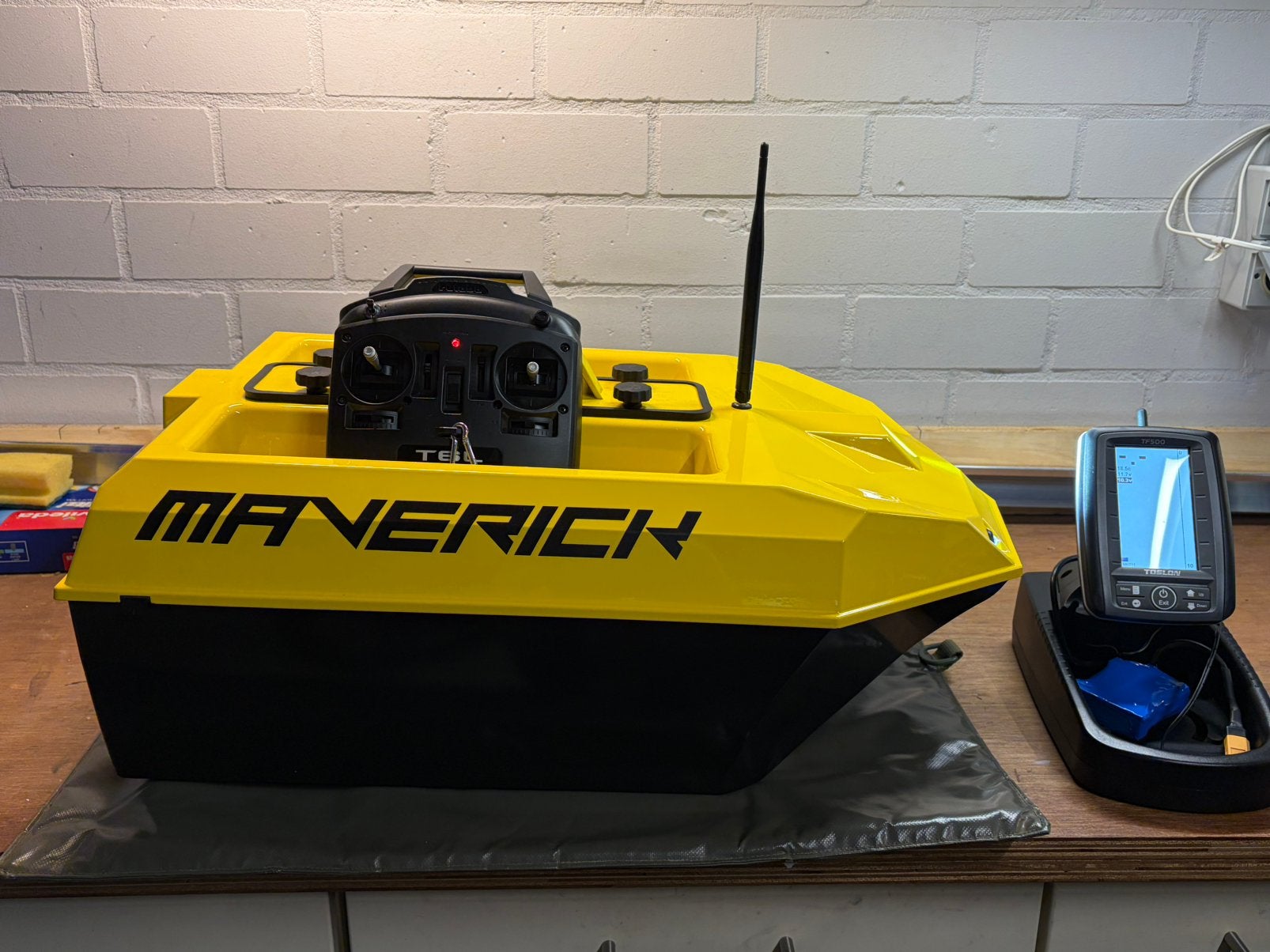 Prachtige Maverick voerboot met Toslon 500, Ophalen, Zo goed als nieuw, Overige typen