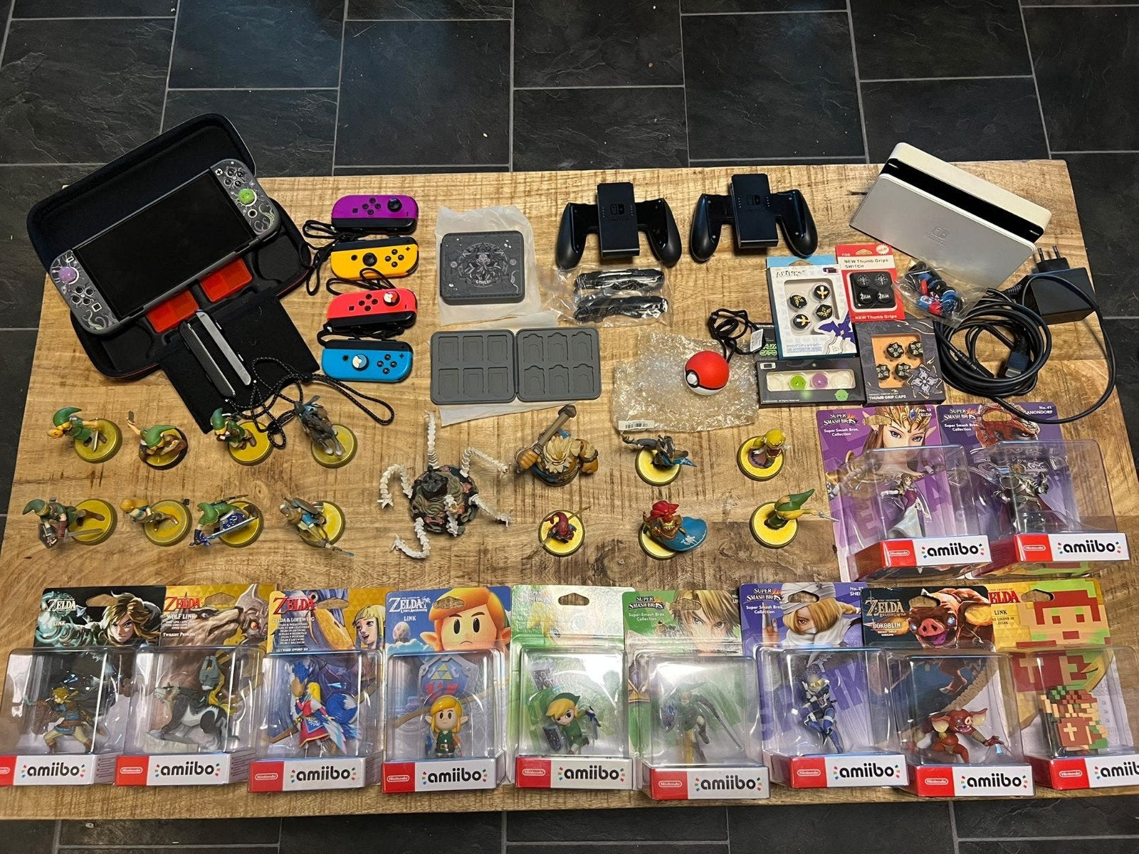 Nitendo Switch + accessoires + amiibo's en games, Spelcomputers en Games, Ophalen, Online, Overige genres, Zo goed als nieuw