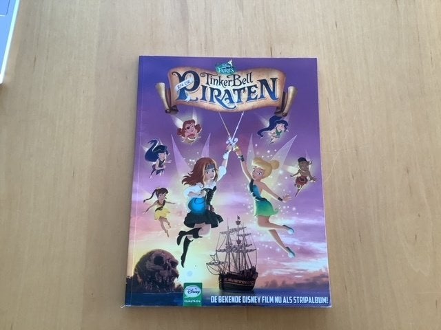 Stripalbum Disney TinkerBell en de PIRATEN, Eén stripboek, Ophalen of Verzenden, Zo goed als nieuw