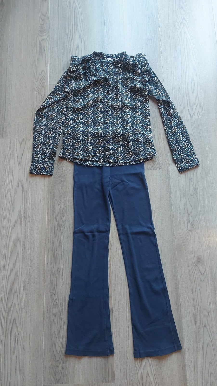 Leuke set: bloemenblouse en flared broek maat 158/164, Gebruikt, Meisje, Ophalen of Verzenden, Setje