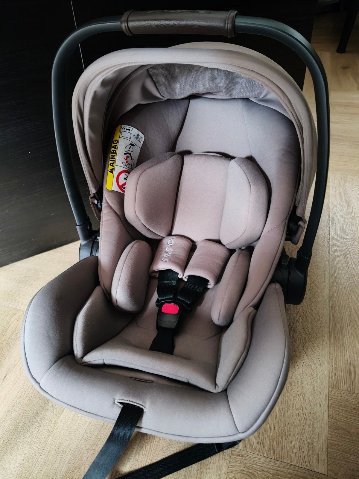 Nuna Next reiswieg inclusief base, Kinderen en Baby's, Autostoeltjes, Zo goed als nieuw, Isofix, 0 t/m 13 kg, Slaapstand