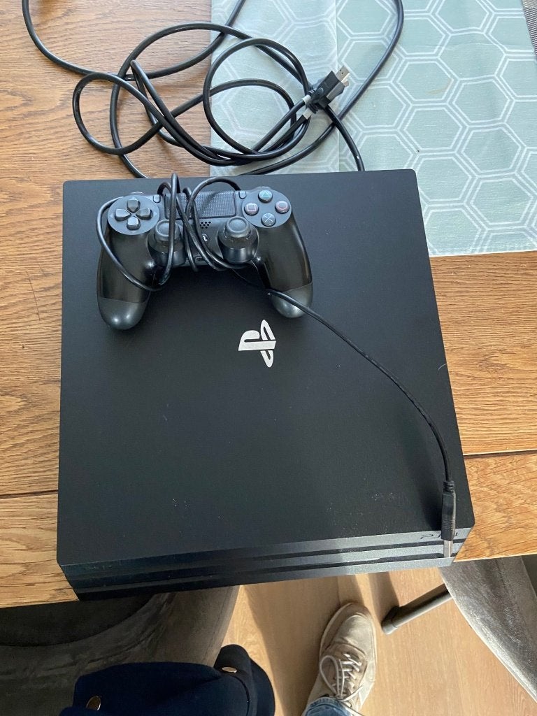 PlayStation 4 Pro 1TB met 1 controller en 3 games, Ophalen, 1 TB, Met 1 controller, Pro